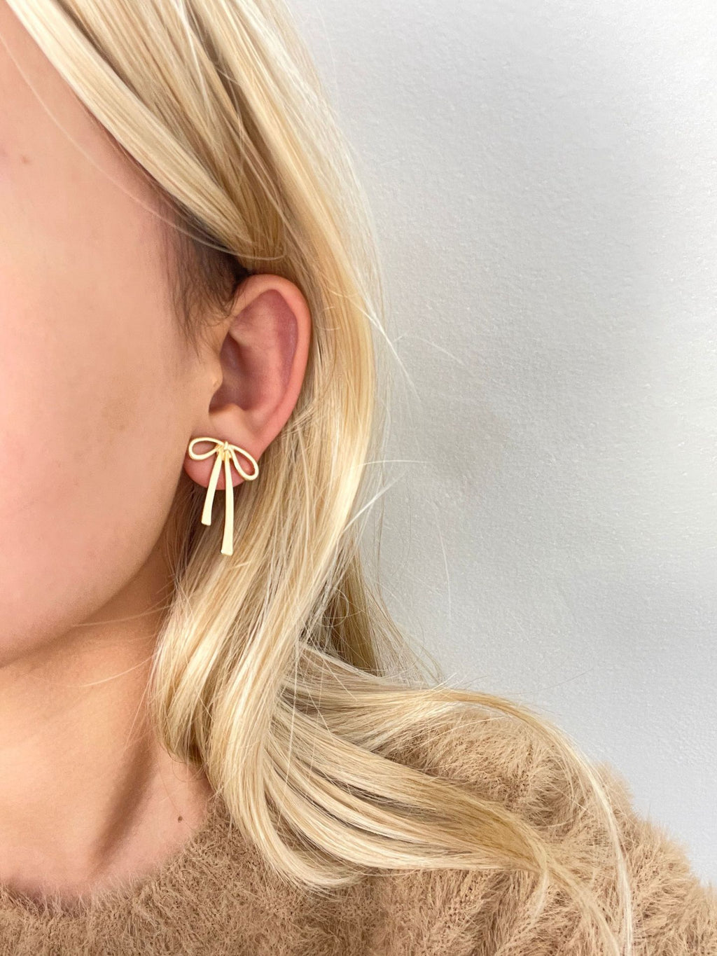 Lightweight Bow Earrings